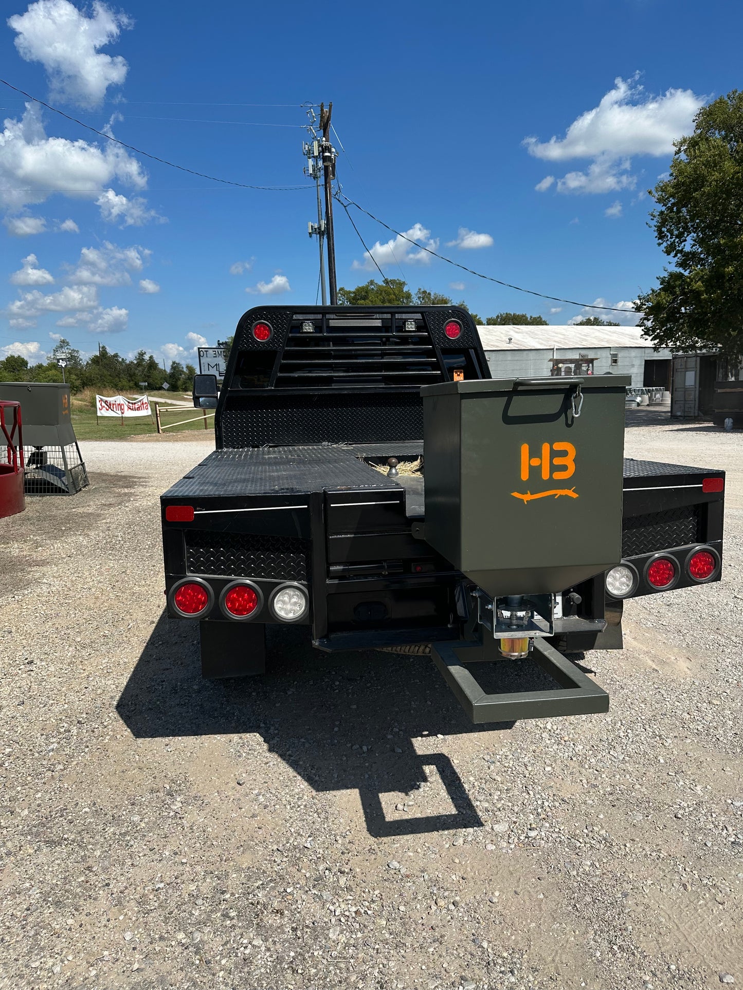 HB 125# Road Feeder